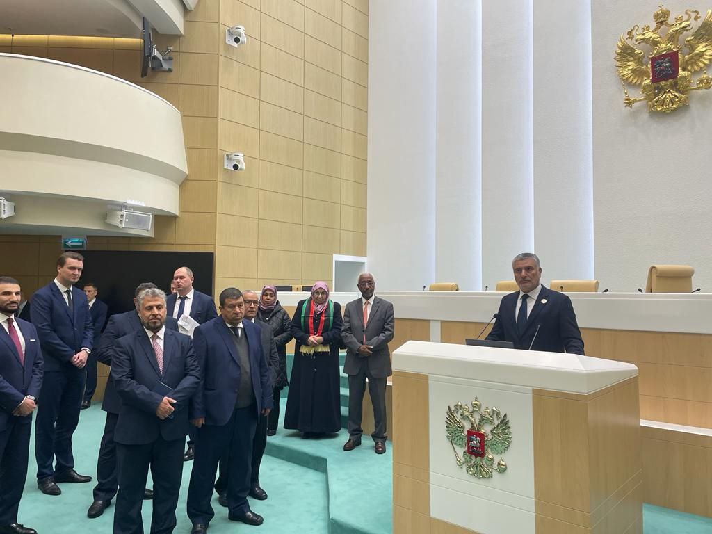 Глава Высшего государственного совета Ливии Мухаммед Такала (справа) в Совете Федерации России