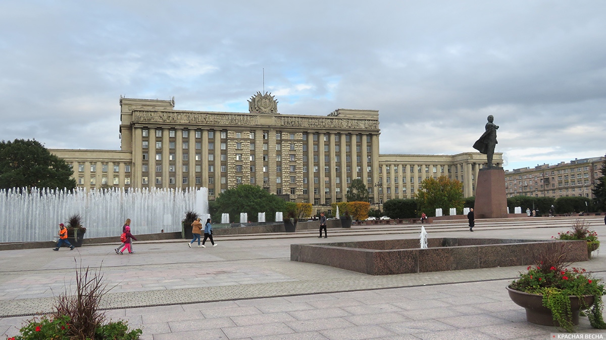 Фонтанный комплекс на Московской площади. Санкт-Петербург. 22.09.2022