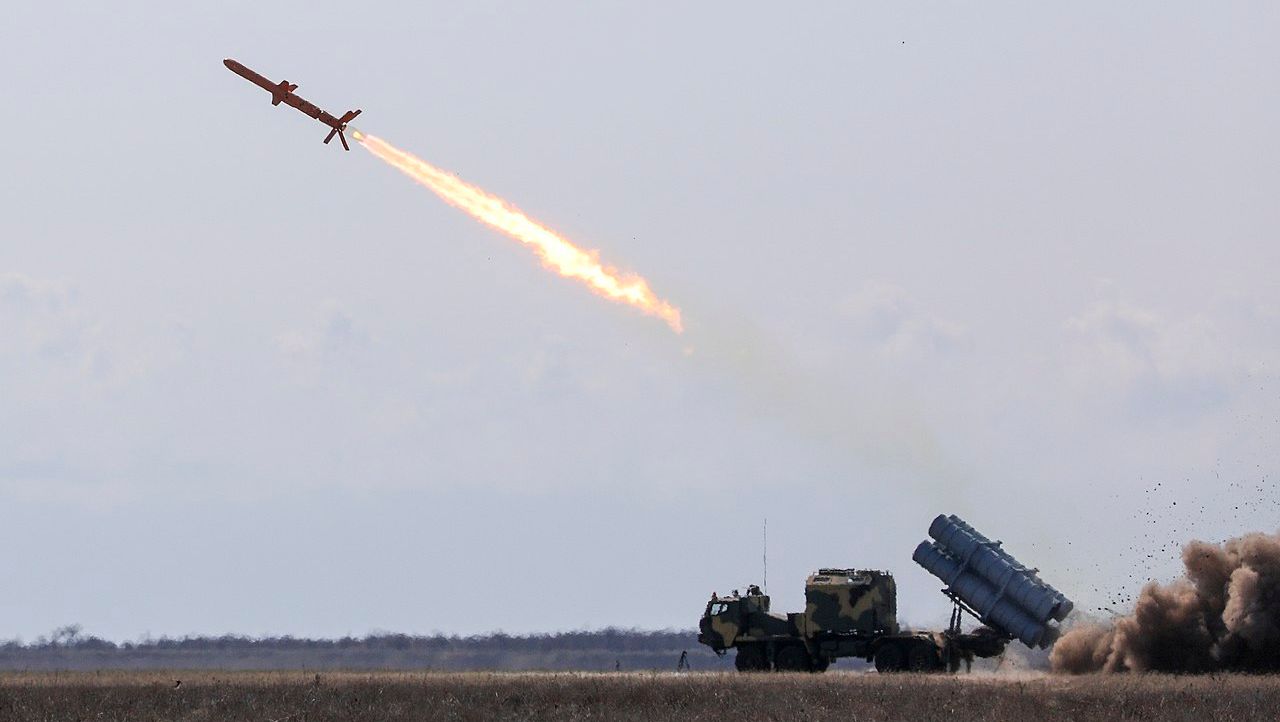 Запуск украинской противокорабельной ракеты 