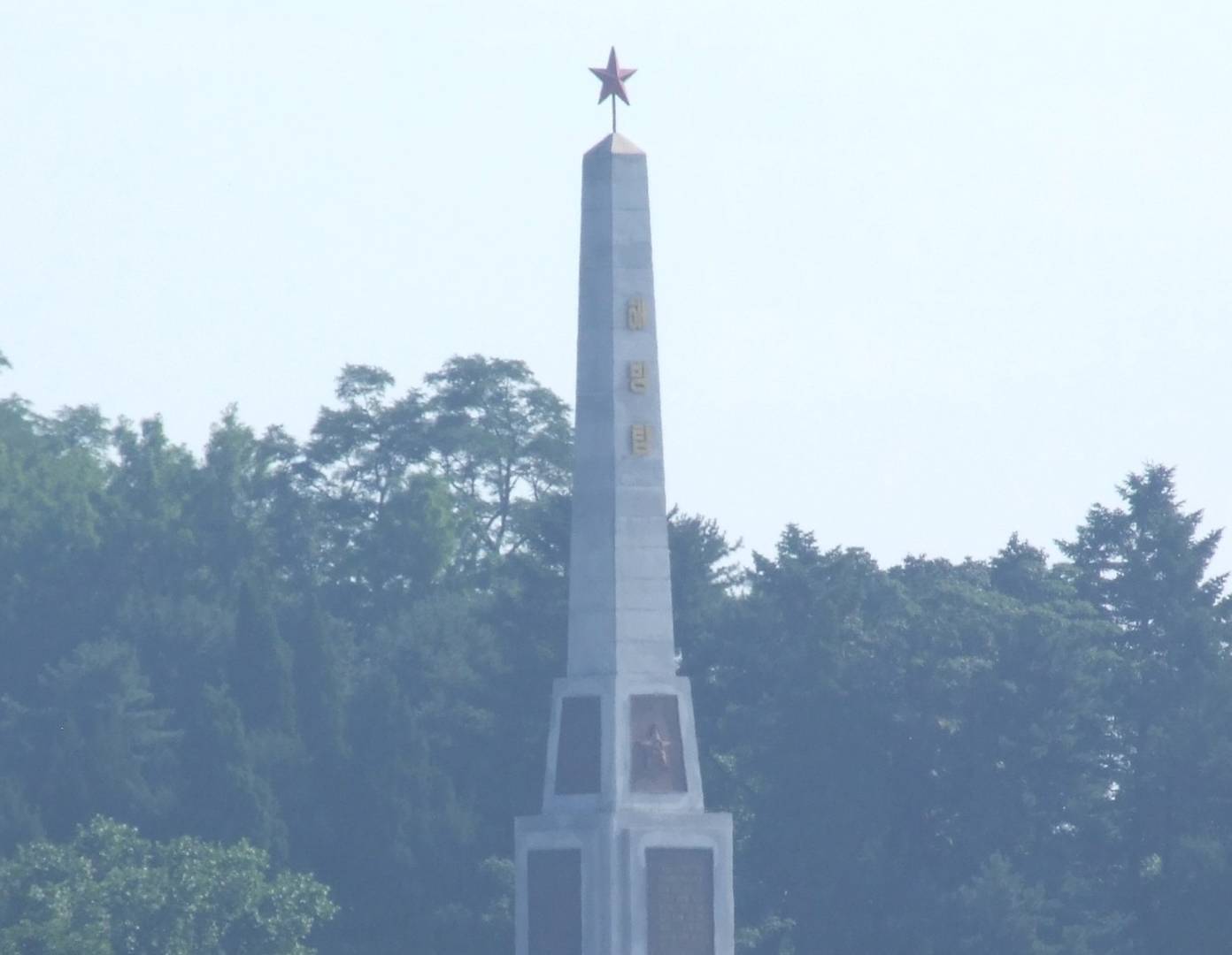Монумент «Освобождение» в память о советских солдатах. Пхеньян, КНДР
