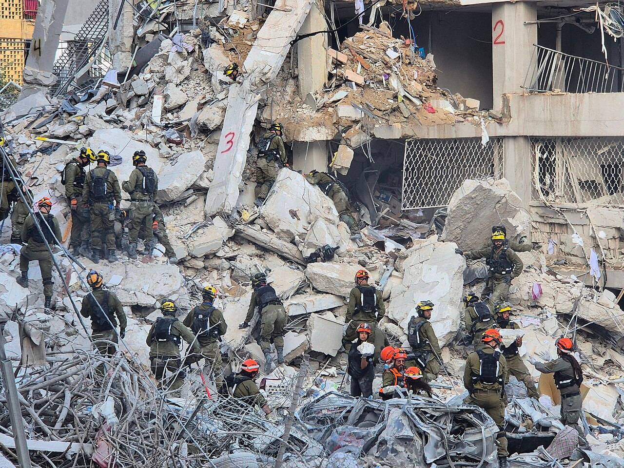 Разрушеные здания в Израиле после ракетного удара со стороны Ирана. Июнь 2025