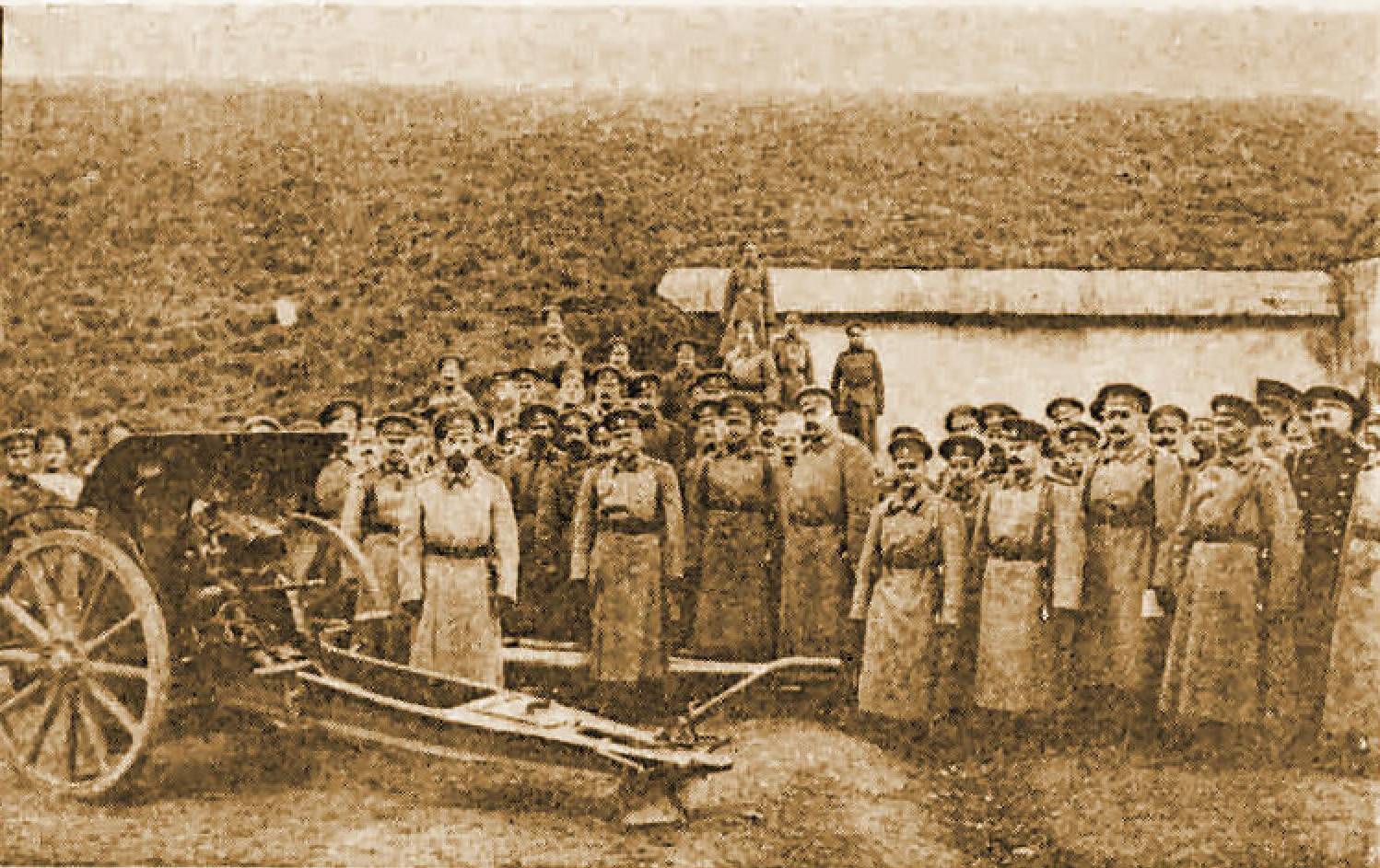 Император Николай II среди офицеров Иваногорской крепости, октябрь 1914