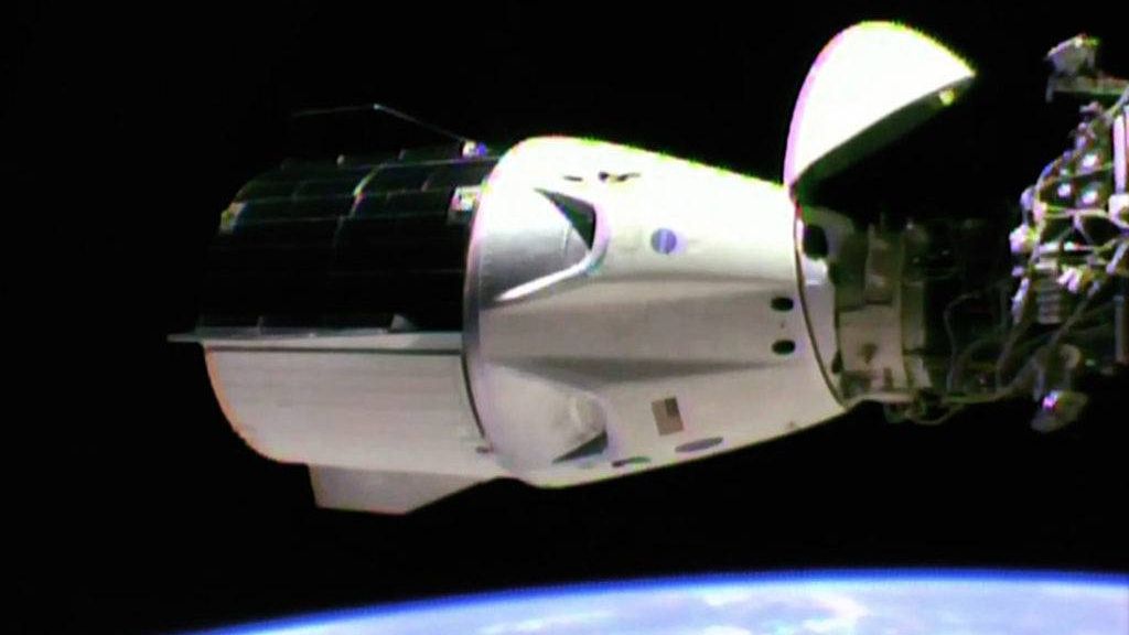 Стыковка корабля Spacex Crew Dragon с МКС 3-го марта 2019