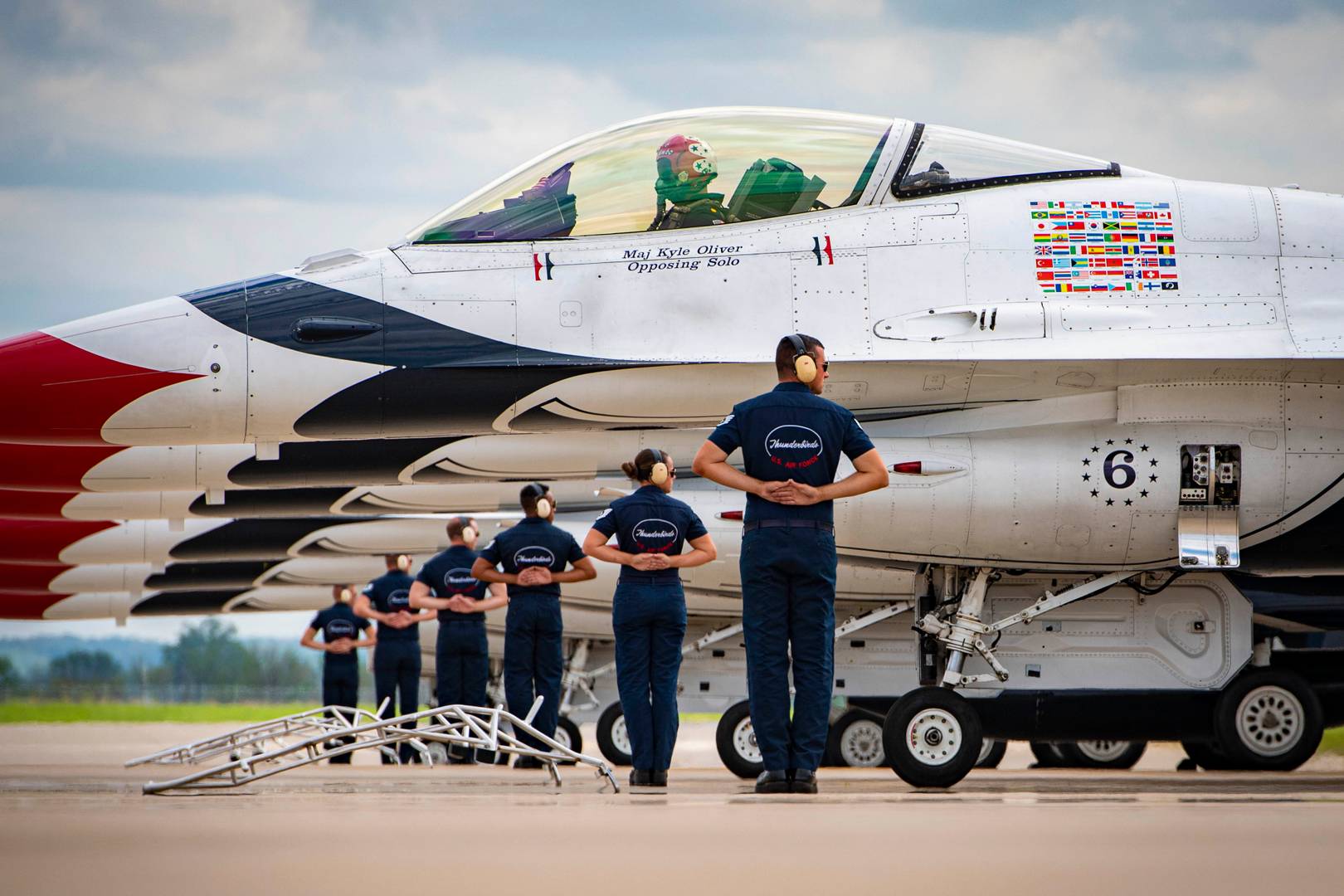 Эскадрилья ВВС США «Thunderbirds» перед выступлением на авиашоу