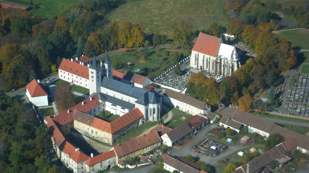 Католический монастырь в городе Милевско.