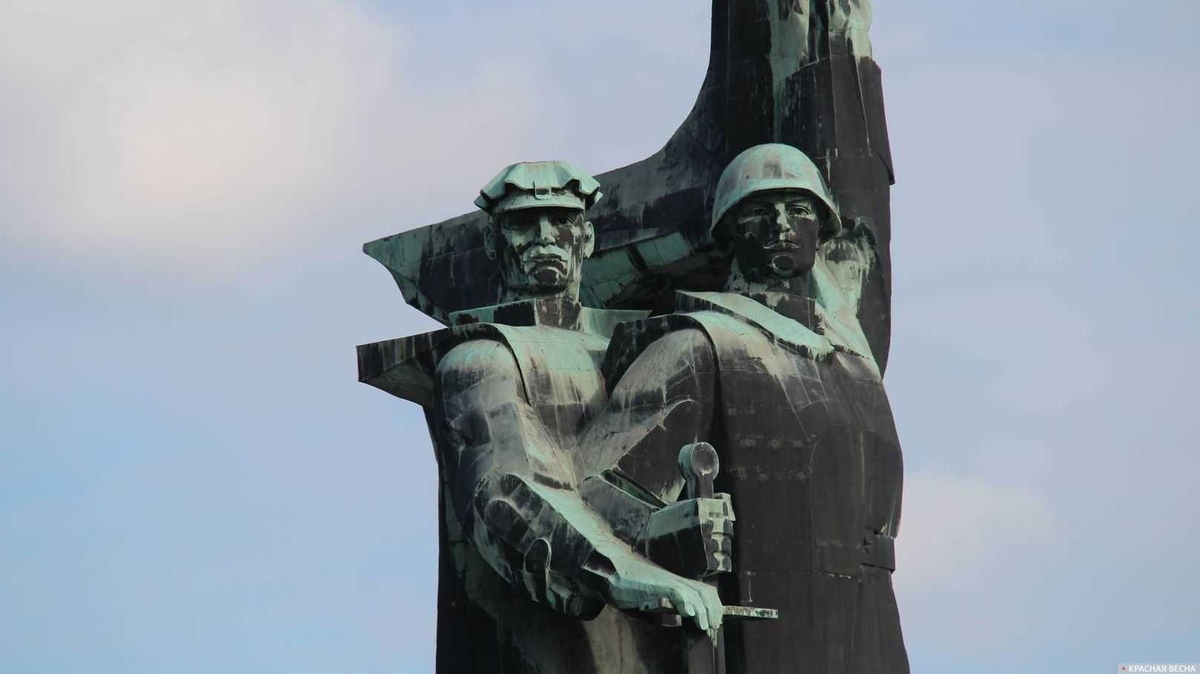 Памятник «Твоим освободителям, Донбасс». Донецк