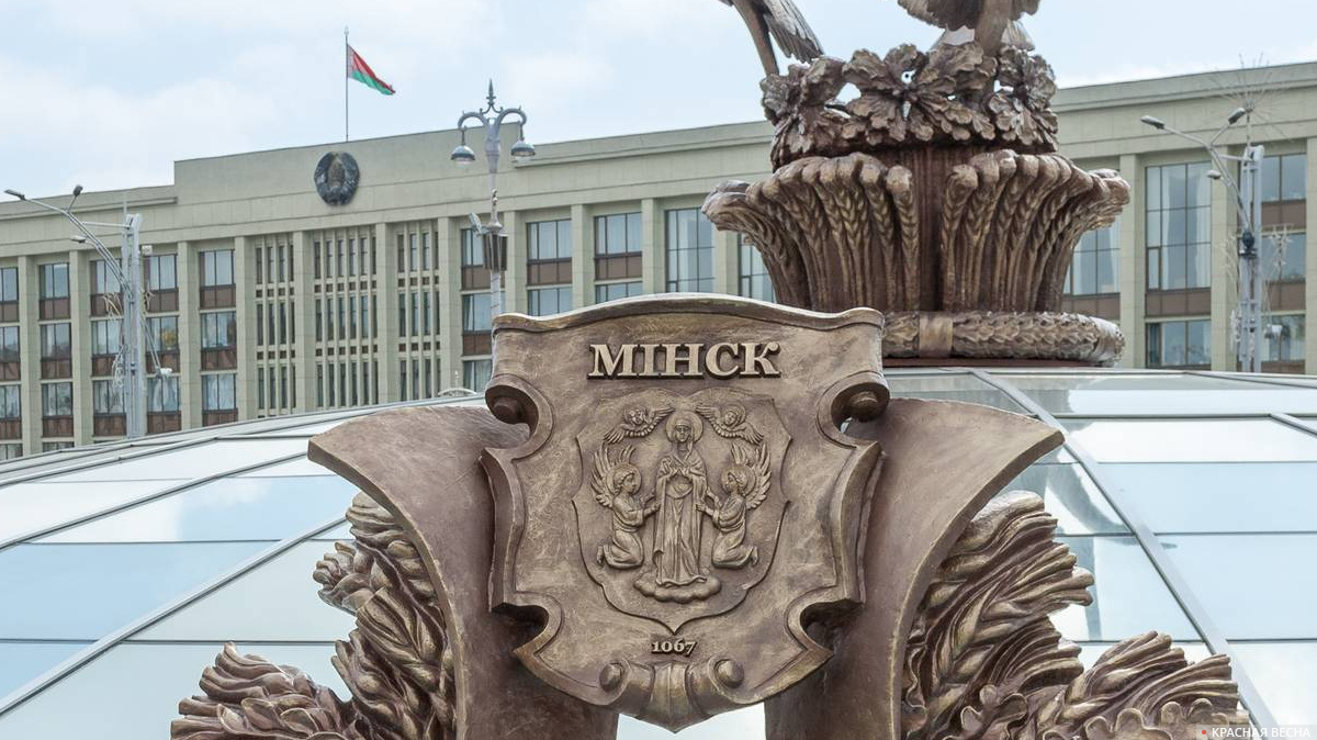 Площадь Независимости и Дом Правительства в Минске, Белоруссия