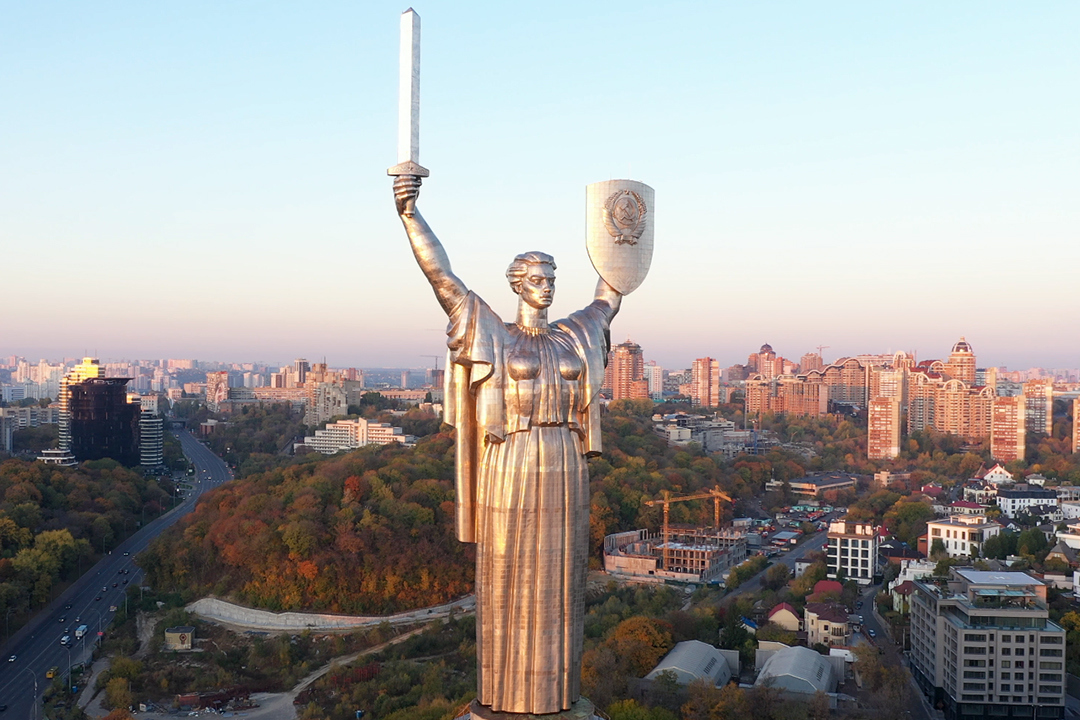 Монументальная скульптура «Родина-мать». Киев