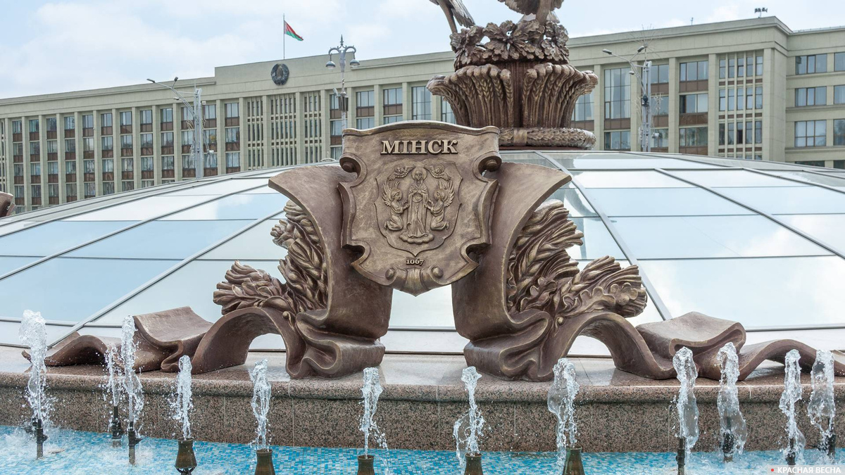 Площадь Независимости и Дом Правительства. Минск, Белоруссия