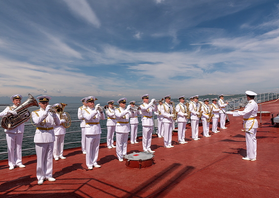 Морской парад в честь дня военно-морского флота России