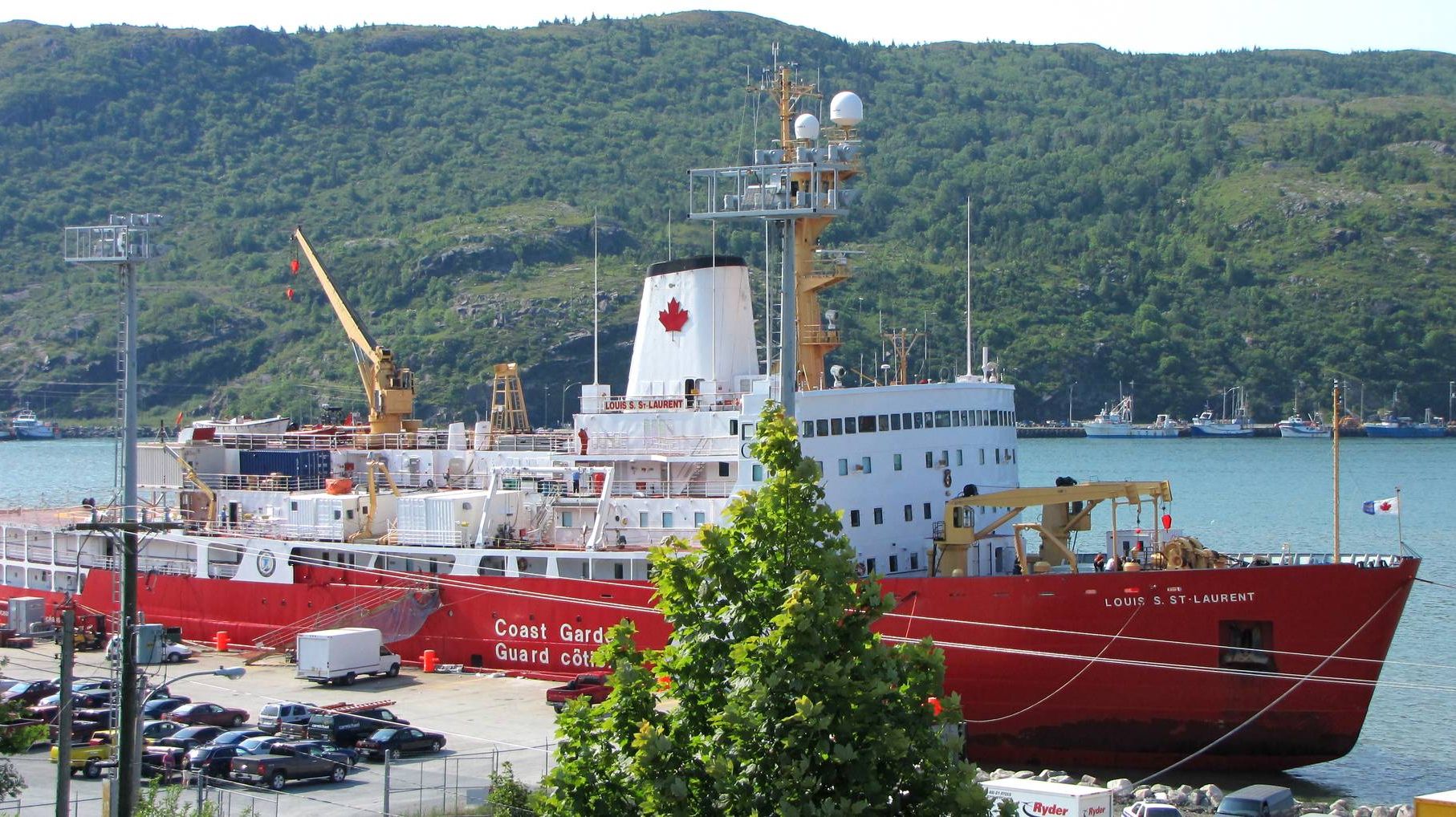 Корабль канадской Береговой охраны Луи Эс Сен-Лоран