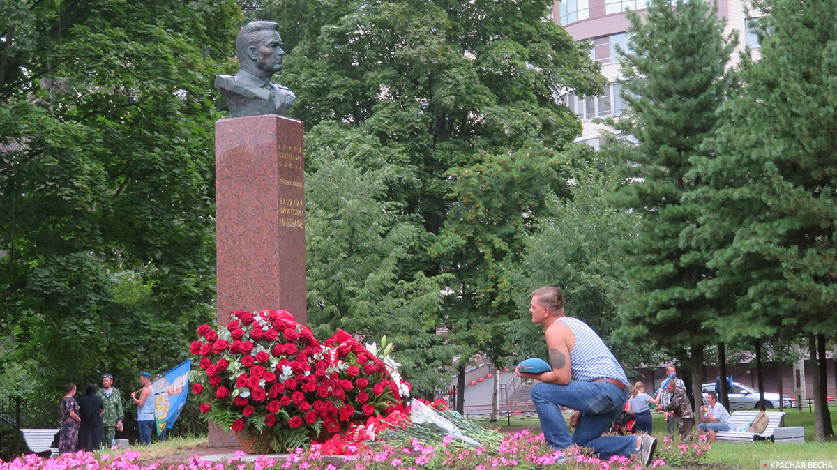 Санкт-Петербург. Памятник В.Ф.Маргелову. 02.08.2021
