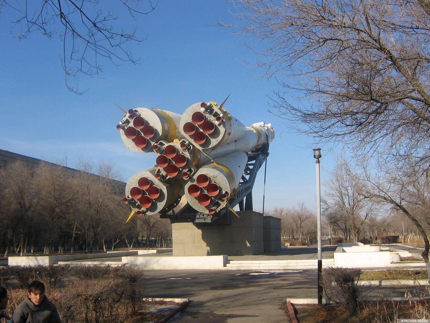 Памятник ракета-носитель Союз. Байконур
