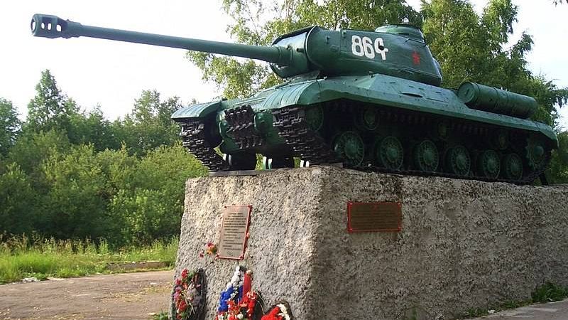 Танк ИС-2 на месте боя экипажа З. Г. Колобанова.