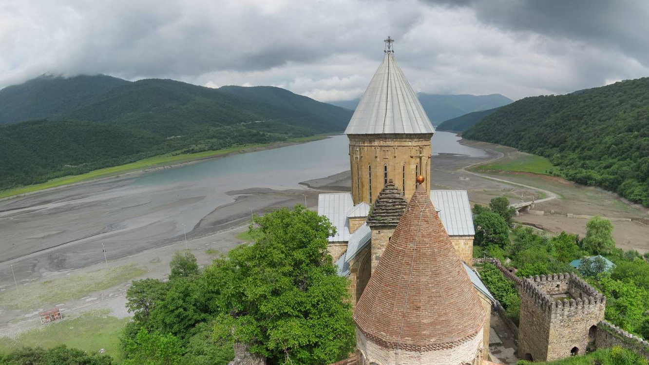 Успенский храм Ананури