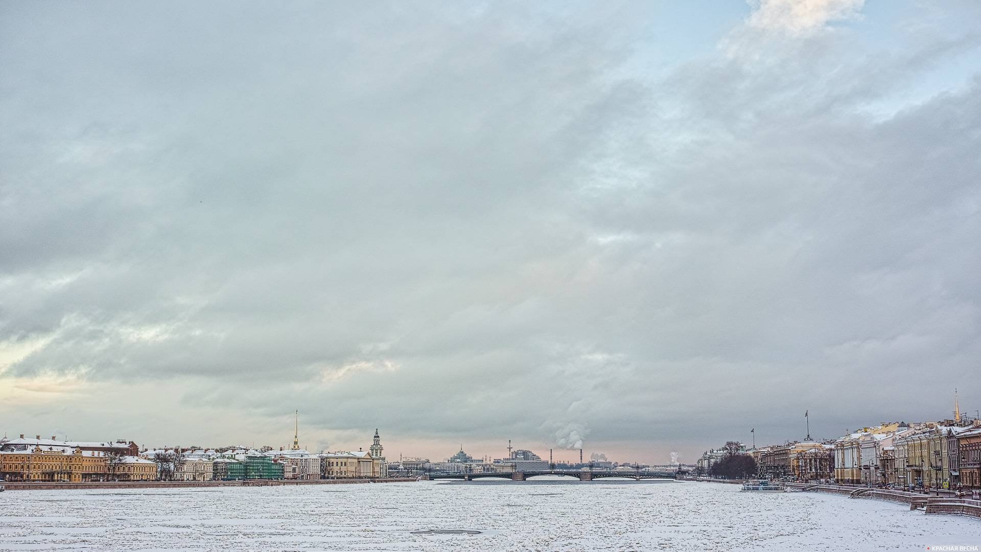 Нева. Дворцовый мост. Санкт-Петербург