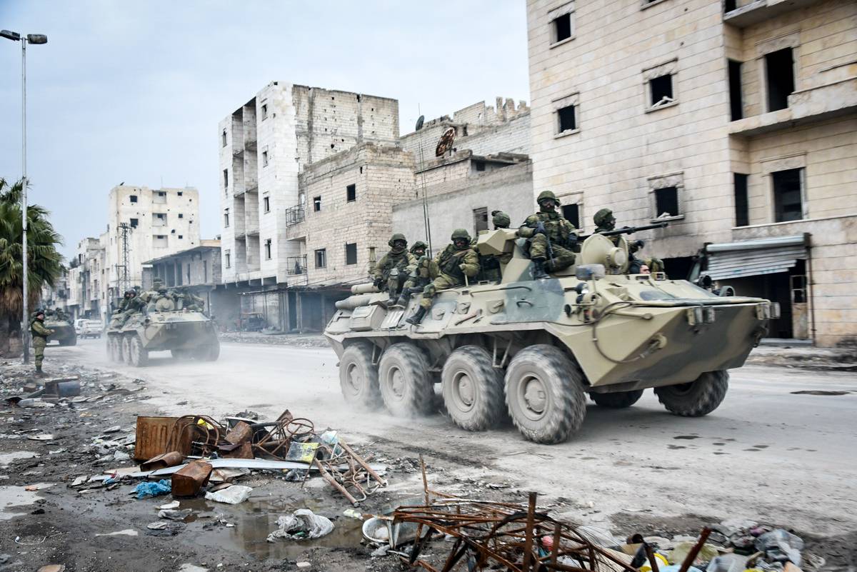 Работа сапёров Международного противоминного центра Министерства обороны России в Алеппо (Сирия). 2016