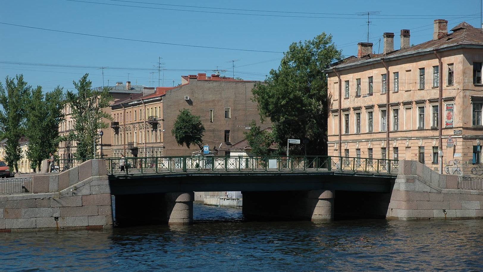 Смежный мост в Санкт-Петербурге