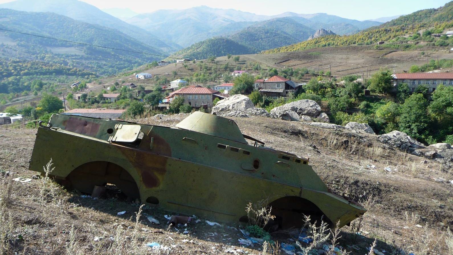 Ржавеющая БРДМ-2. Нагорный Карабах