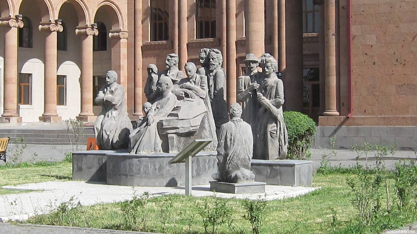 Скульптурная группа, посвященная геноциду армян. Эчмиадзин. Армения