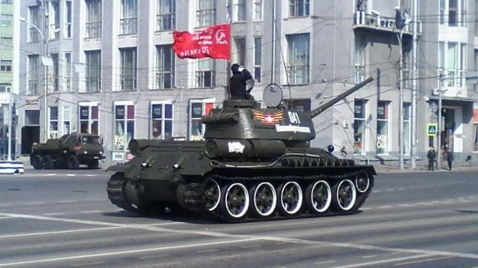  Советский средний танк Т-34 на параде Победы