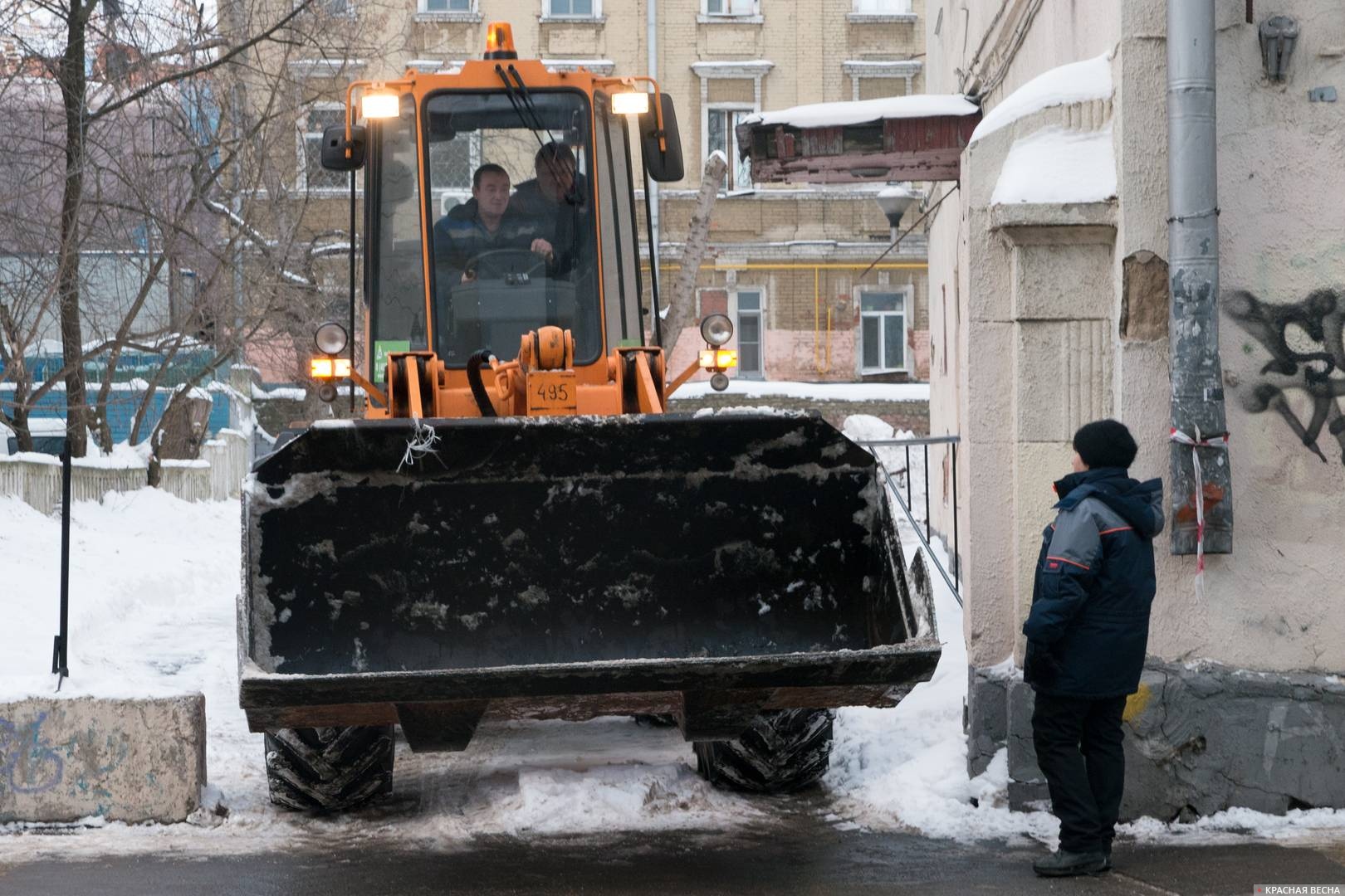 Трактор снегоуборщик