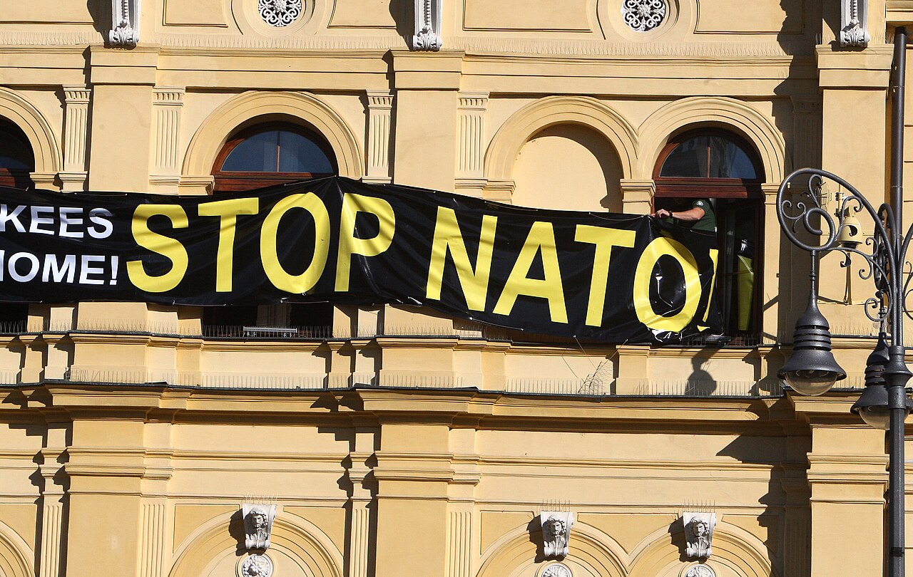 Остановите НАТО!