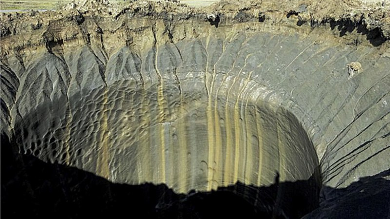 Метановый кратер на полуострове Ямал