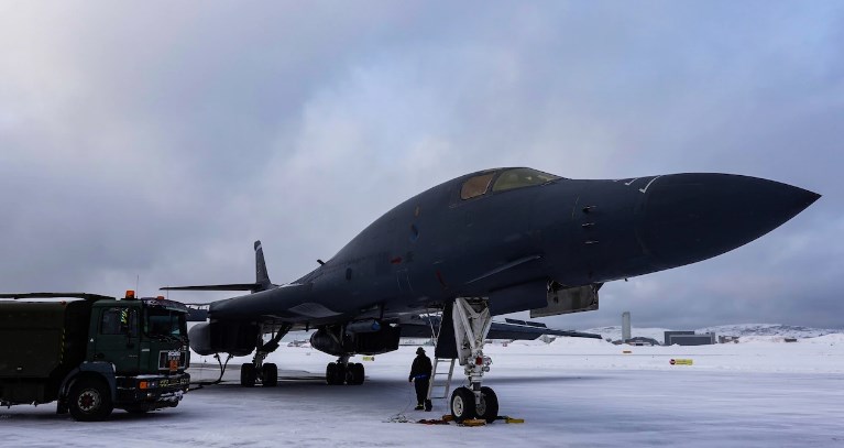 Бомбардировщик ВВС США B-1B Lancer на военно-воздушной базе Буде, Норвегия. Март 2021