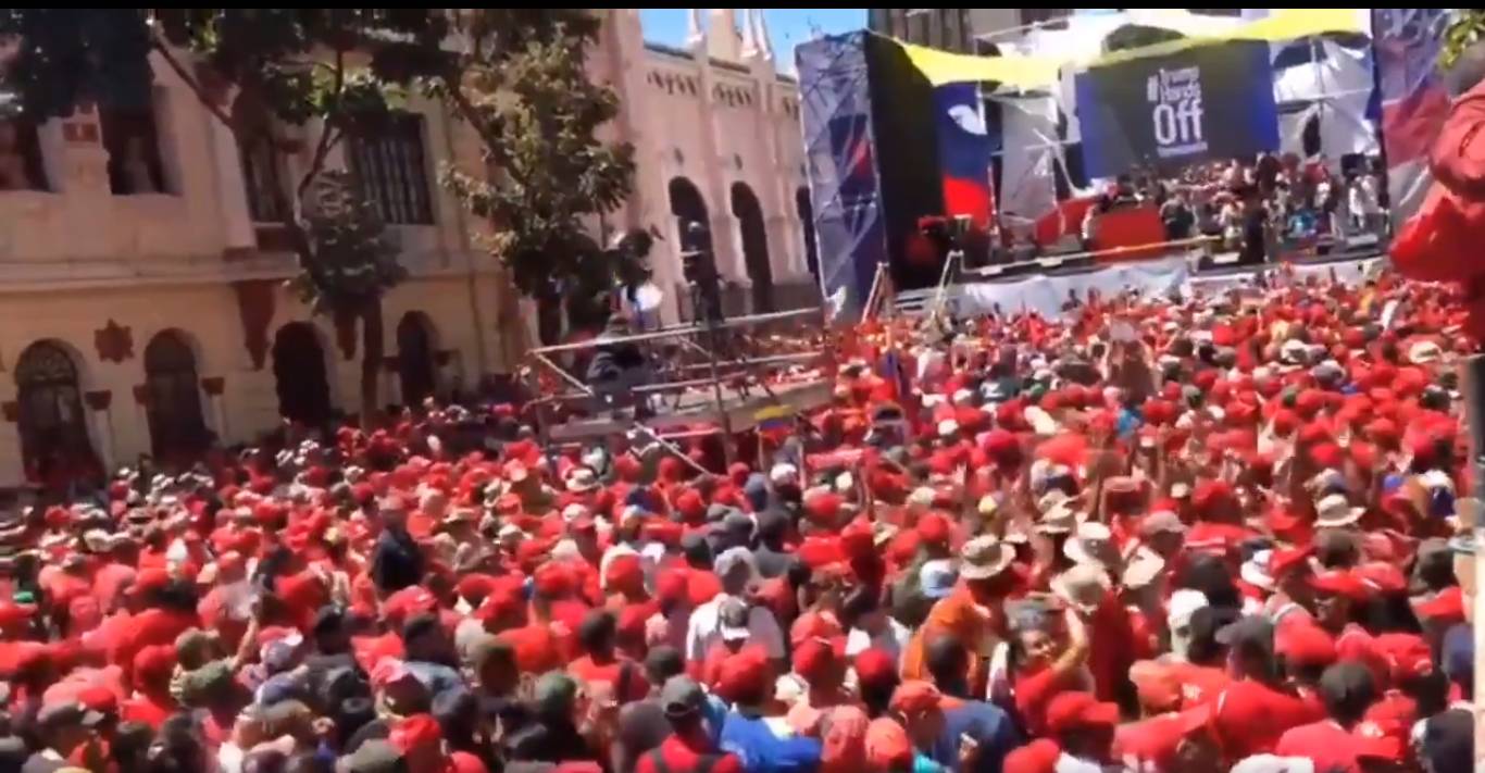 Трибуны митинга «В защиту Отечества» в Каракасе