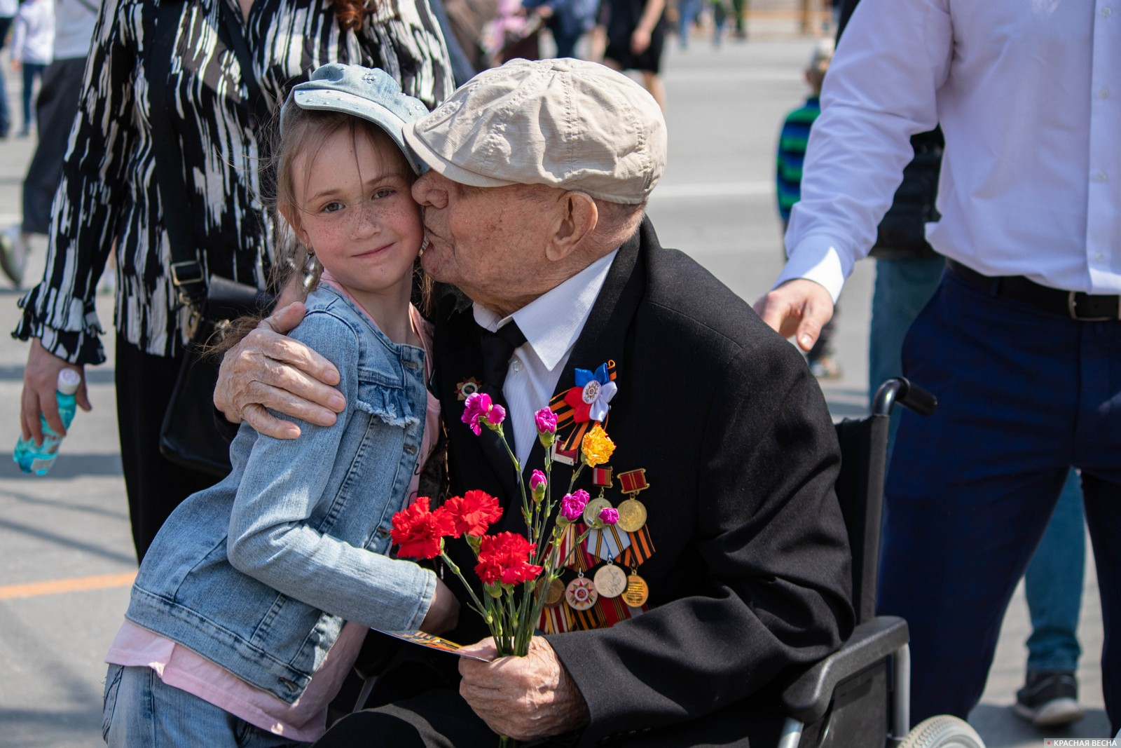 Фото с ветераном на память. Омск. 09.05.2021