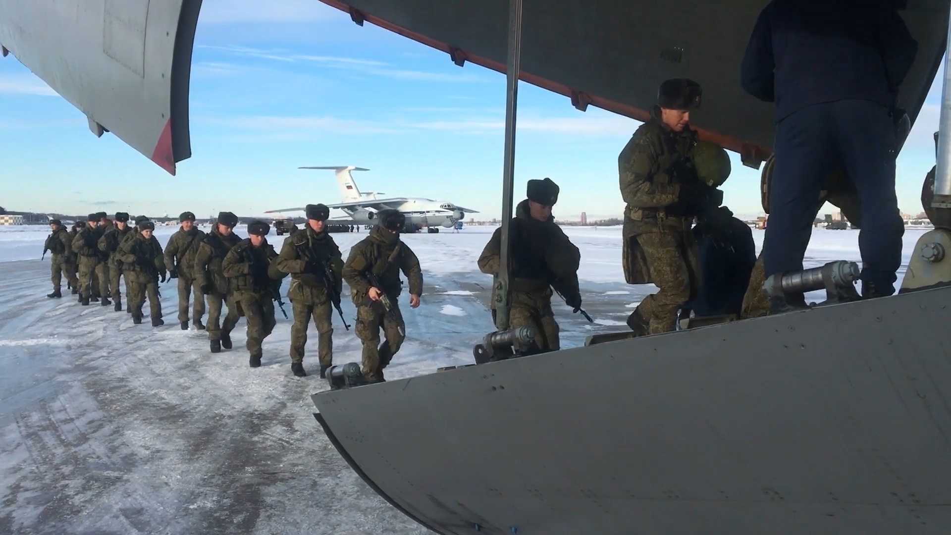 Отправка основных сил российского контингента миротворческих сил ОДКБ в Республику Казахстан