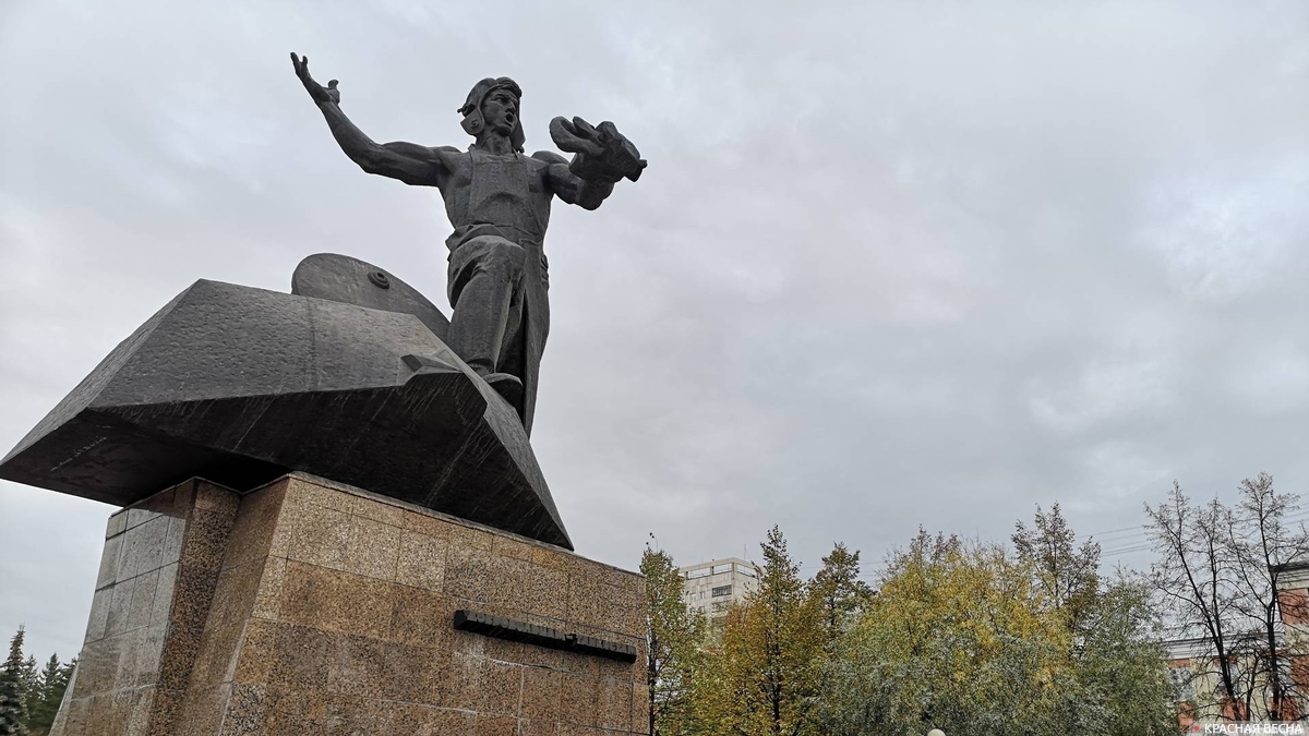 Челябинск, памятник танкистам-добровольцам