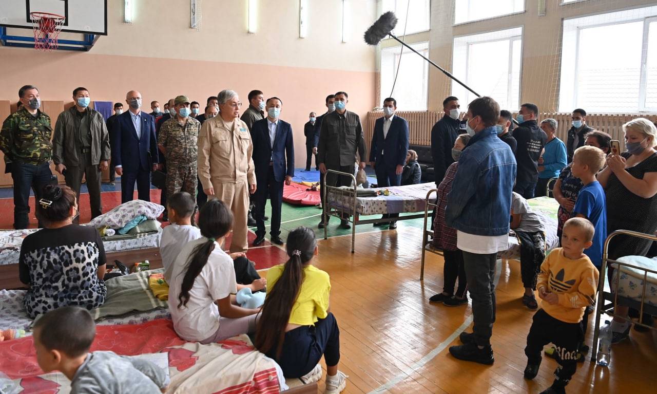 Президент Казахстана на встрече с пострадавшими от пожаров