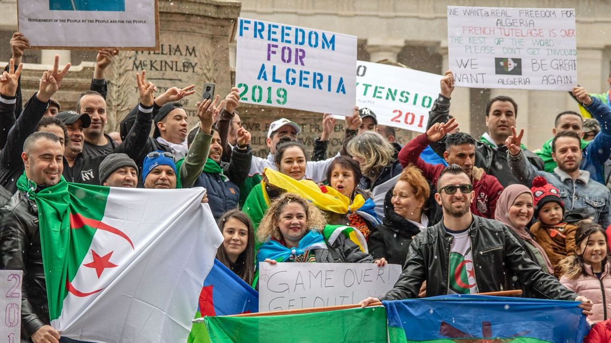 Акция в США в поддержку протестов 2019 года в Алжире
