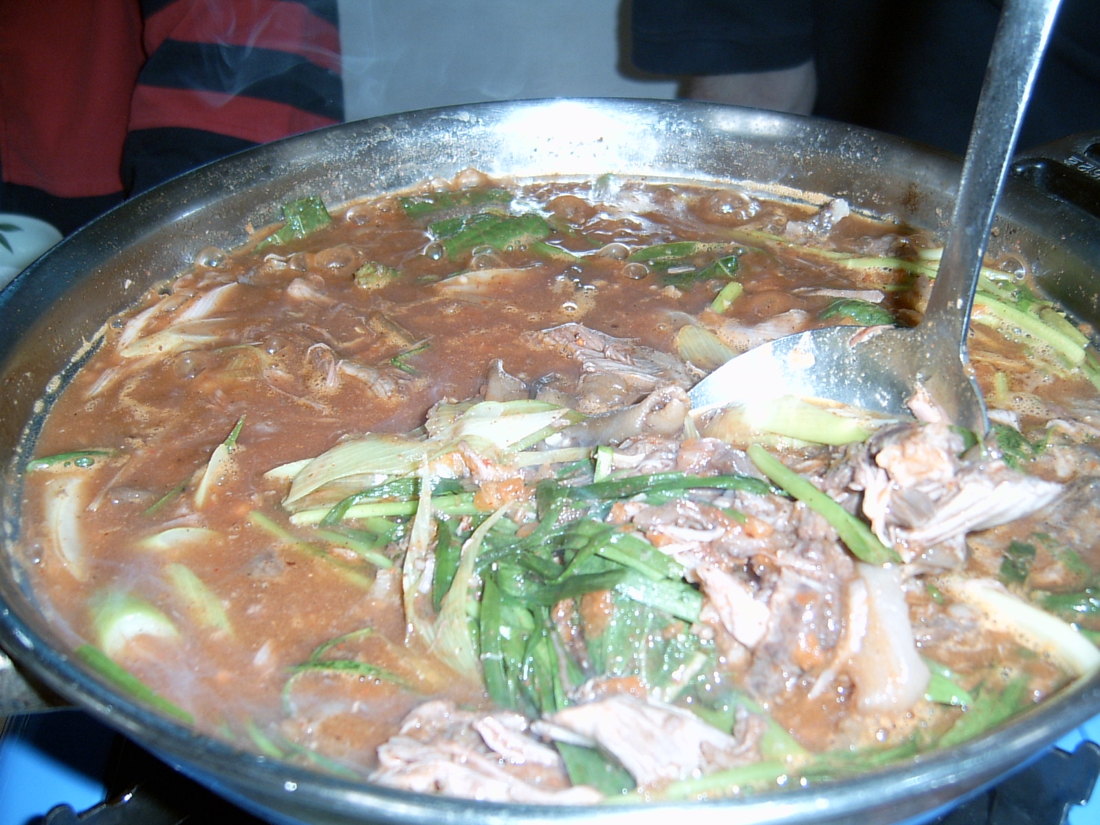 Корейская национальная кухня. Суп из собачьего мяса.