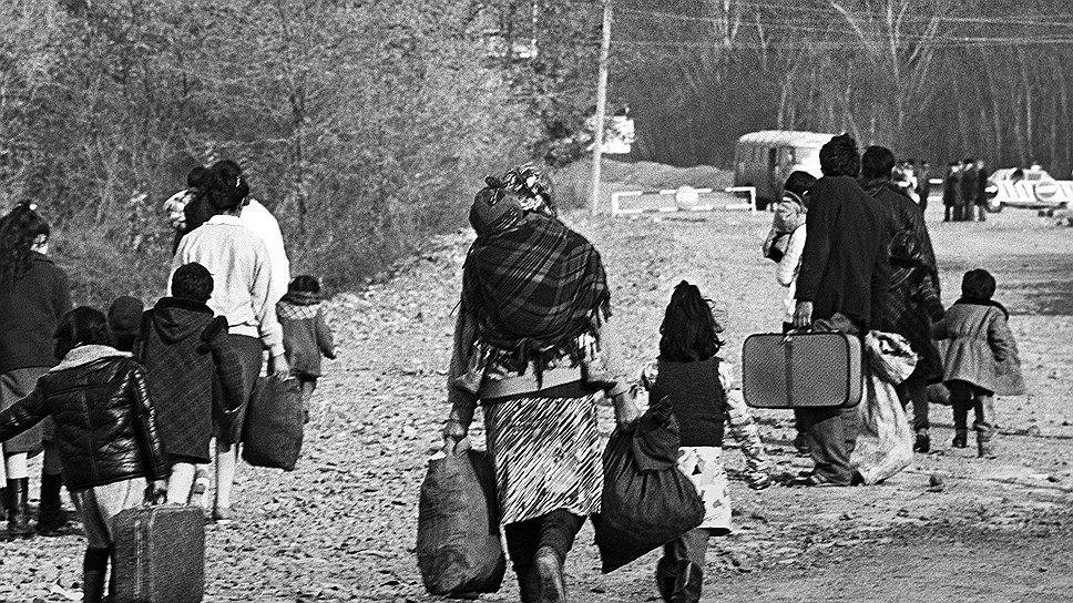 Беженцы из Нагорного Карабаха в приграничной зоне. 1988