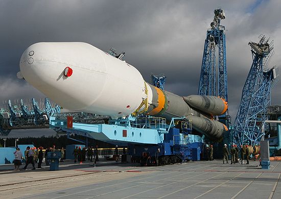 Ракета-носитель Союз-2 установлена на стартовом комплексе