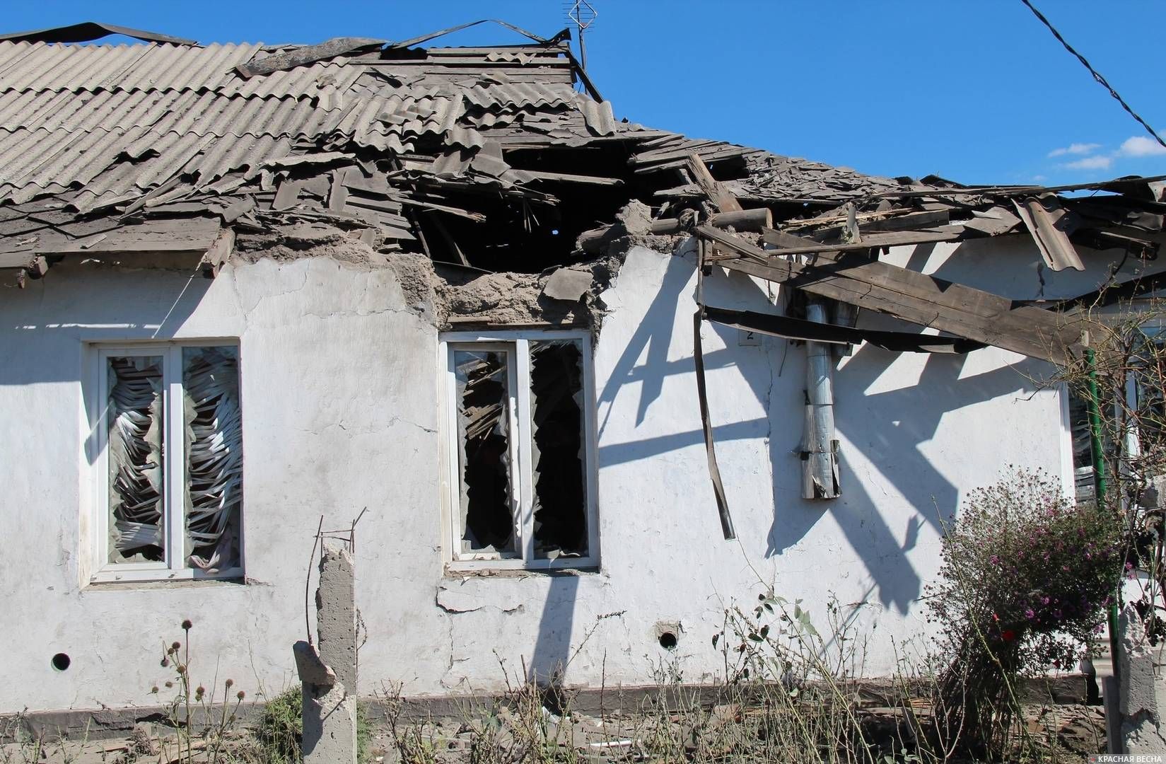 Разрушенный дом. ДНР