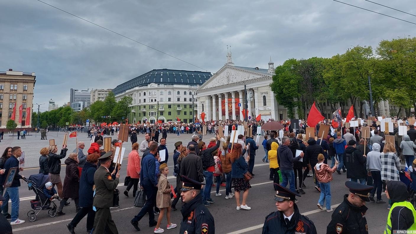 «Бессмертный полк» в Воронеже. Начало шествия. 9 мая 2022 года