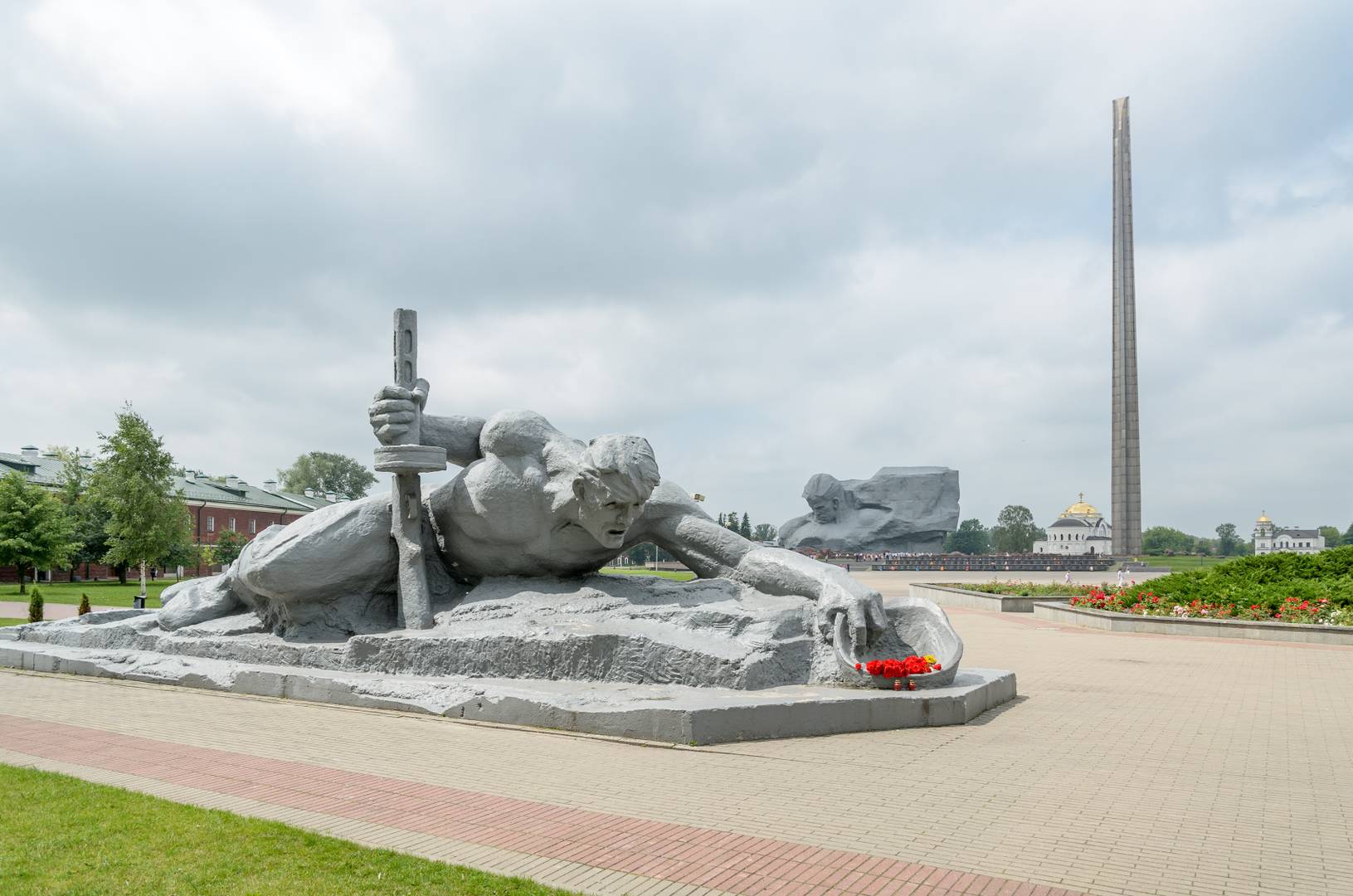 «Жажда», Главный монумент и Штык-обелиск. Брестская крепость, Брест, Беларусь. 22.06.2012