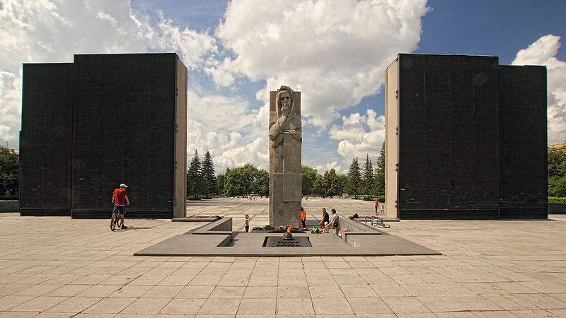 монумент славы в Новосибирске