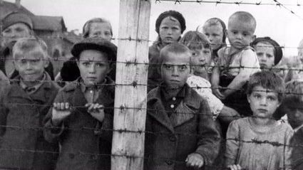 Российские дети в финляндском перевалочном лагере в Петрозаводске в конце июня 1944 года После того, как финны отступили из Петрозаводска 28 июня 1944