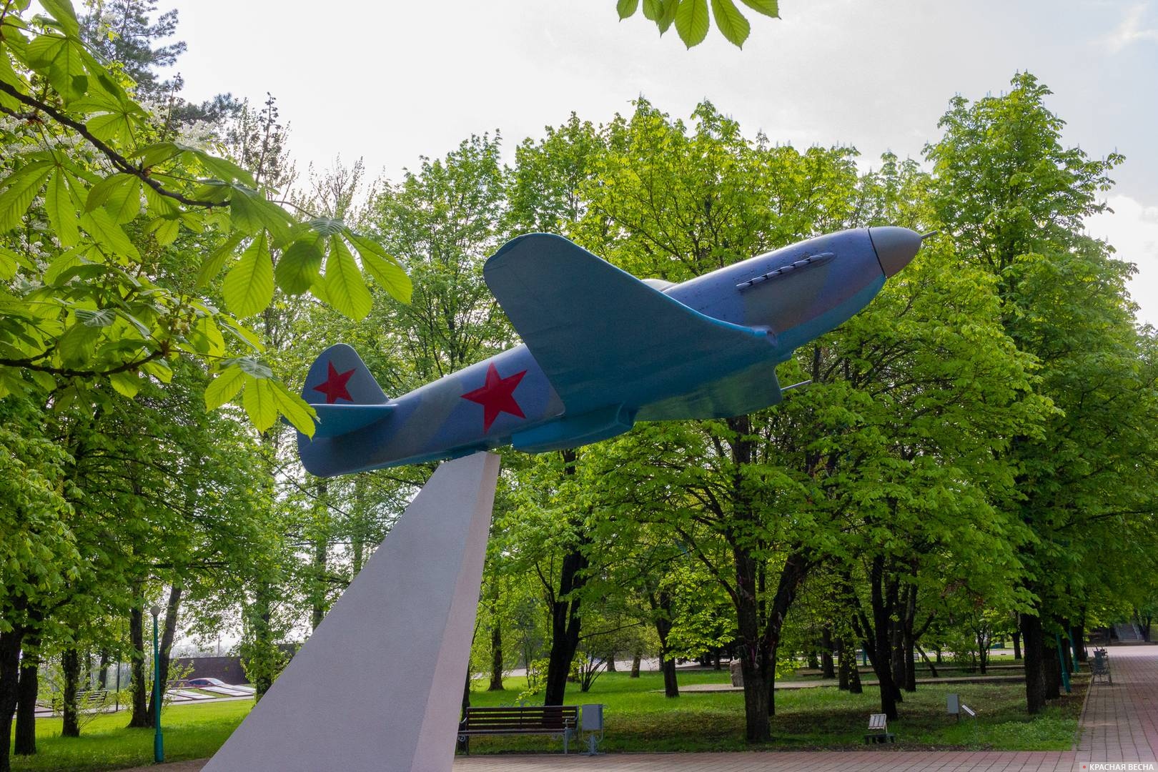Макет боевого самолета ЯК - основного истребителя Курской битвы (из серии самолетов-истребителей ЯК-1, ЯК-7 «б», ЯК-9)