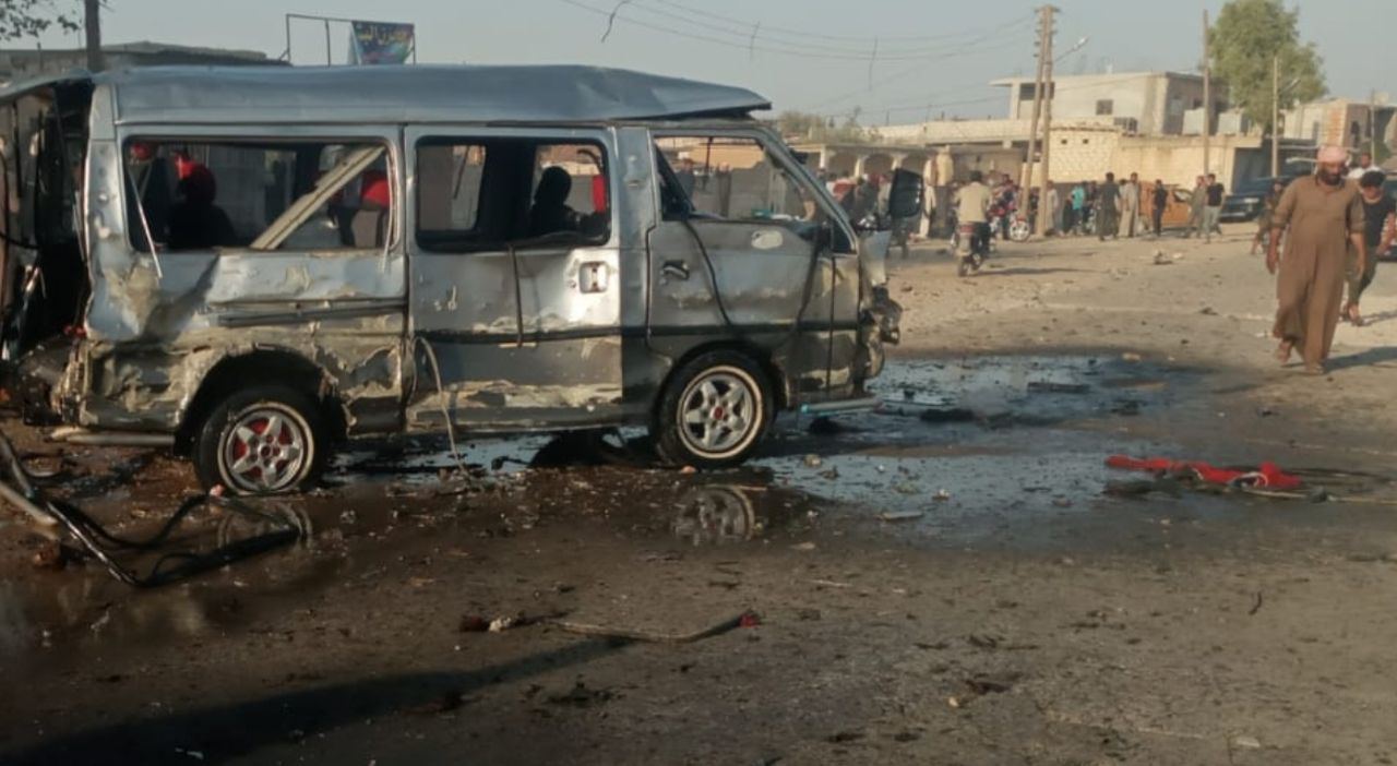 Взрыв микроавтобуса в городе Тель Халяф, Сирия