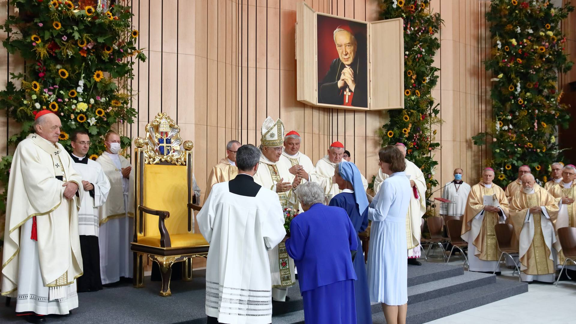 Католическая месса в честь беатификации Вышиньского и Чацкой