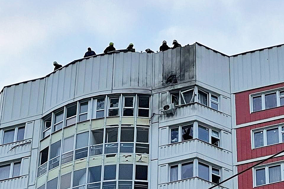 Последствия атаки БПЛА на жилой дом в Москве 30 мая 2023 года