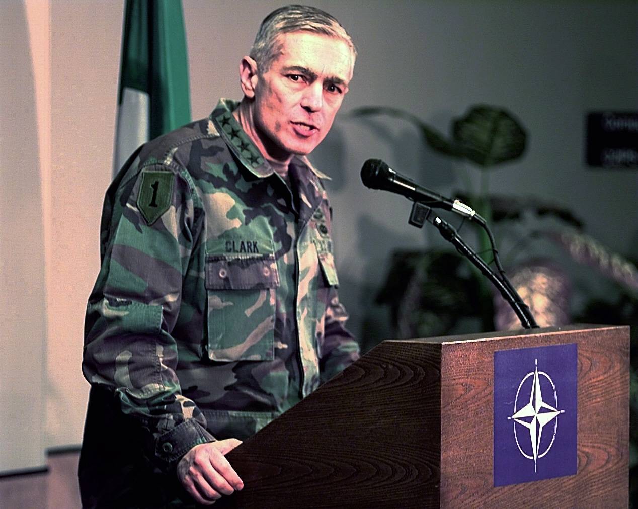 Бывший командующий вооруженными силами НАТО в Европе Уэсли Кларк