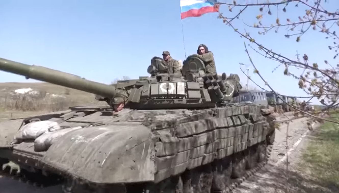Движение колонны ВС РФ через освобождённые от украинских националистов населенные пункты  на Украине