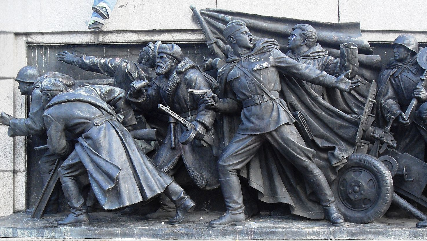 Горельефы памятника Советской Армии в Софии